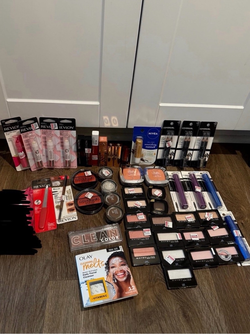 BRAND NEW MAKEUP LOT REVLON MAYBELLINE LOREAL COVERGIRL HUGE MAKEUP LOT